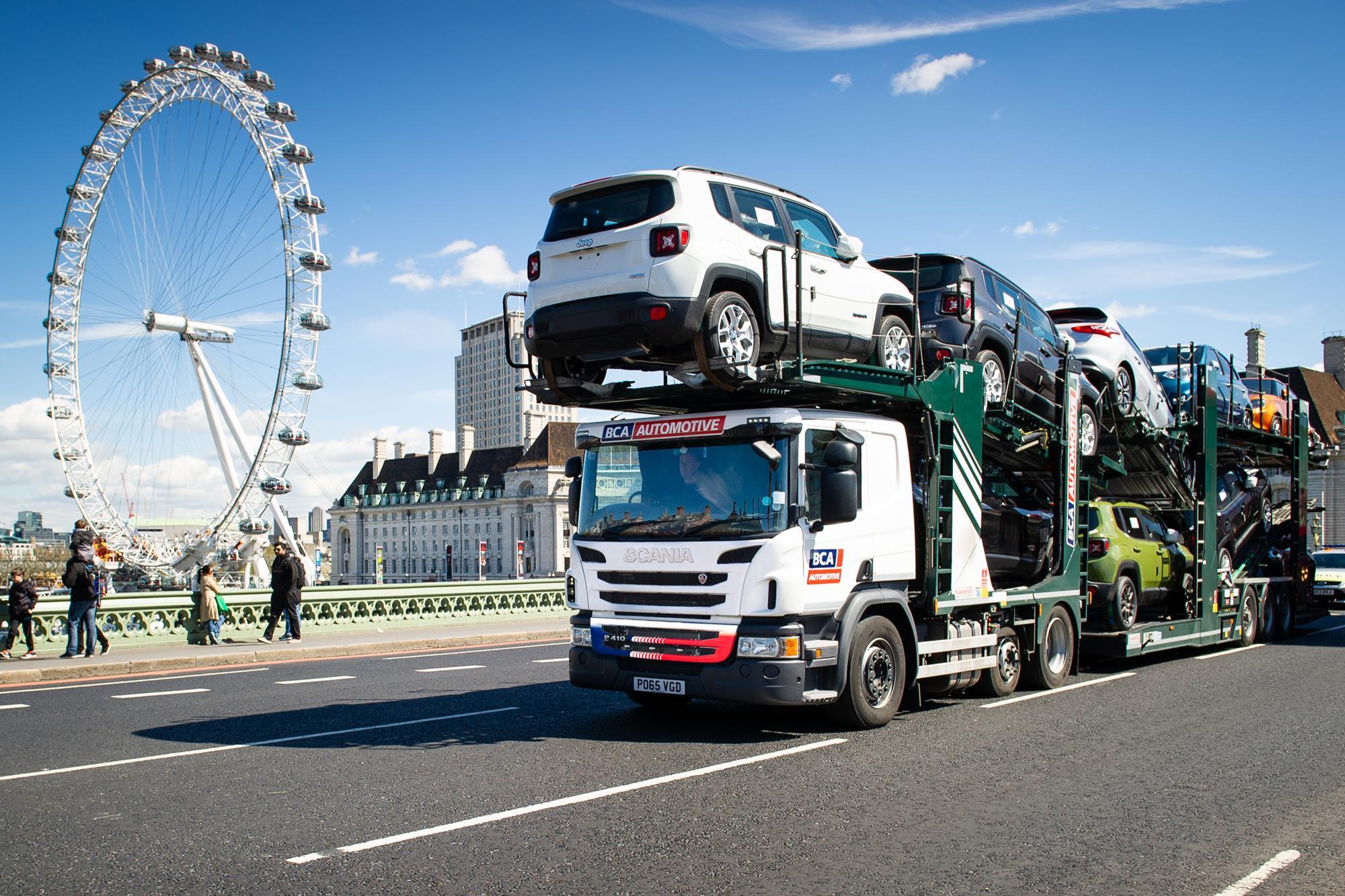 Ездит транспорт. Автомобильный транспорт Европы. Car transport. Нереальный транспорт. Транспортейшен.