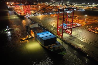 Bild1 KAWA NINGBO am JadeWeser Port