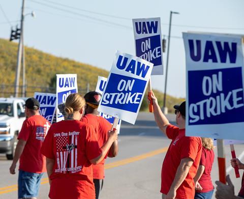 UAW_strikers_GM