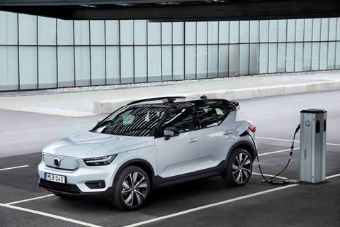 271709_Volvo_XC40_Recharge_P8_AWD_in_Glacier_Silver