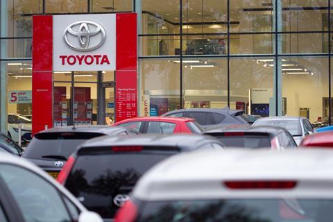 Toyota_dealer_UK_Gatwick