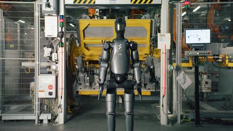 P90563506_highRes_humanoid-robot-figur