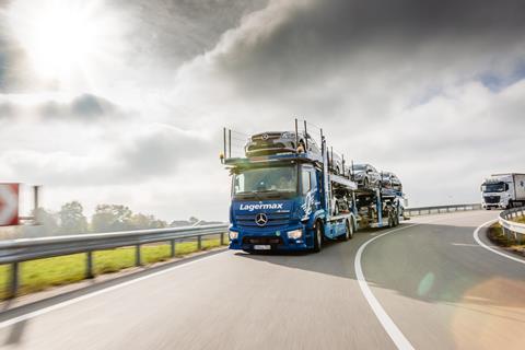 Lagermax_deliver_Mercedes_Actros