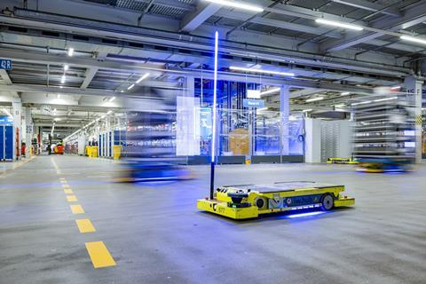 BMW_intelligently-connected_AGVs