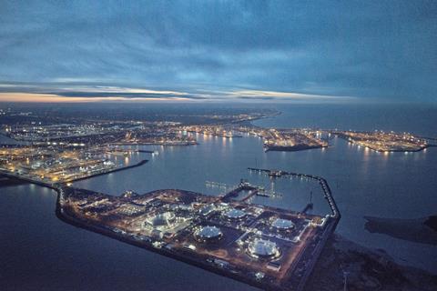 Zeebrugge_night