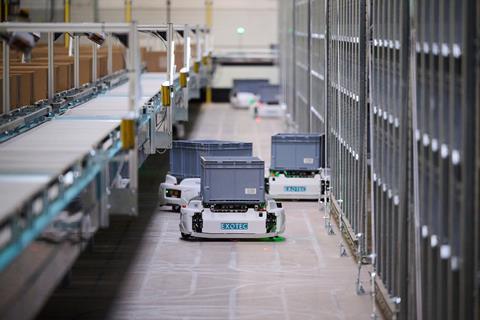 Renault Group x Exotec - site of the Villeroy Parts and Accessories Logistics Department (8) copy lo res