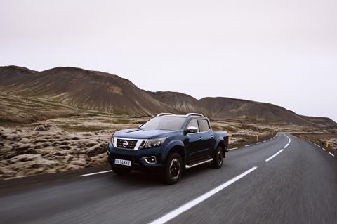 Nissan Navara Double Cab_Blue_Iceland_Dynamic_Front 8